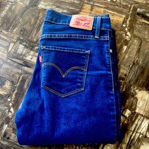 Womens Levi jeans